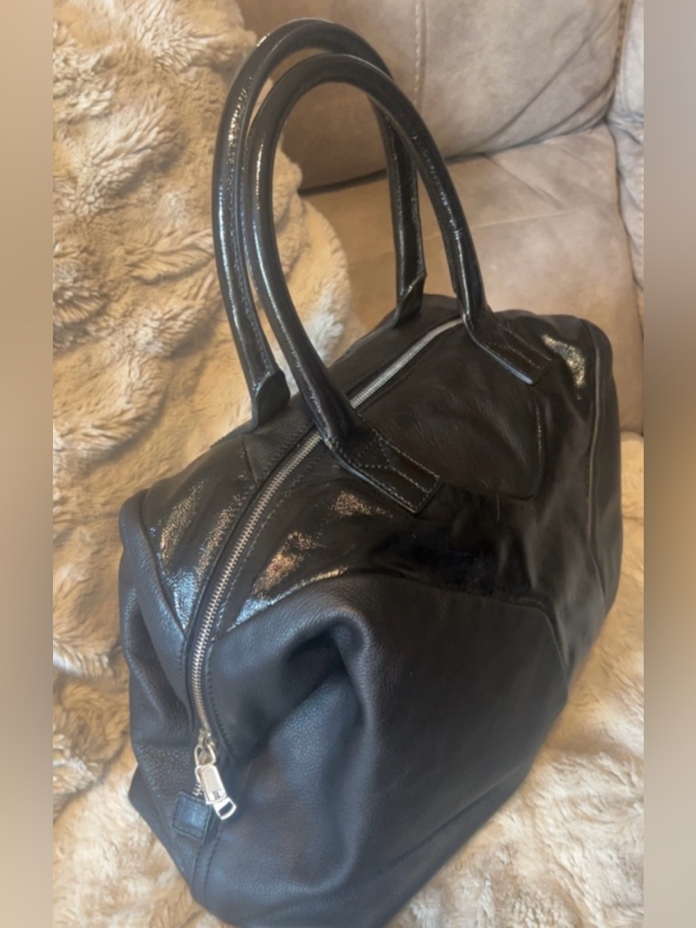 Yves Saint Laurent | Black Leather Signature Y Handbag Tote Women’s - Picture 3 of 14